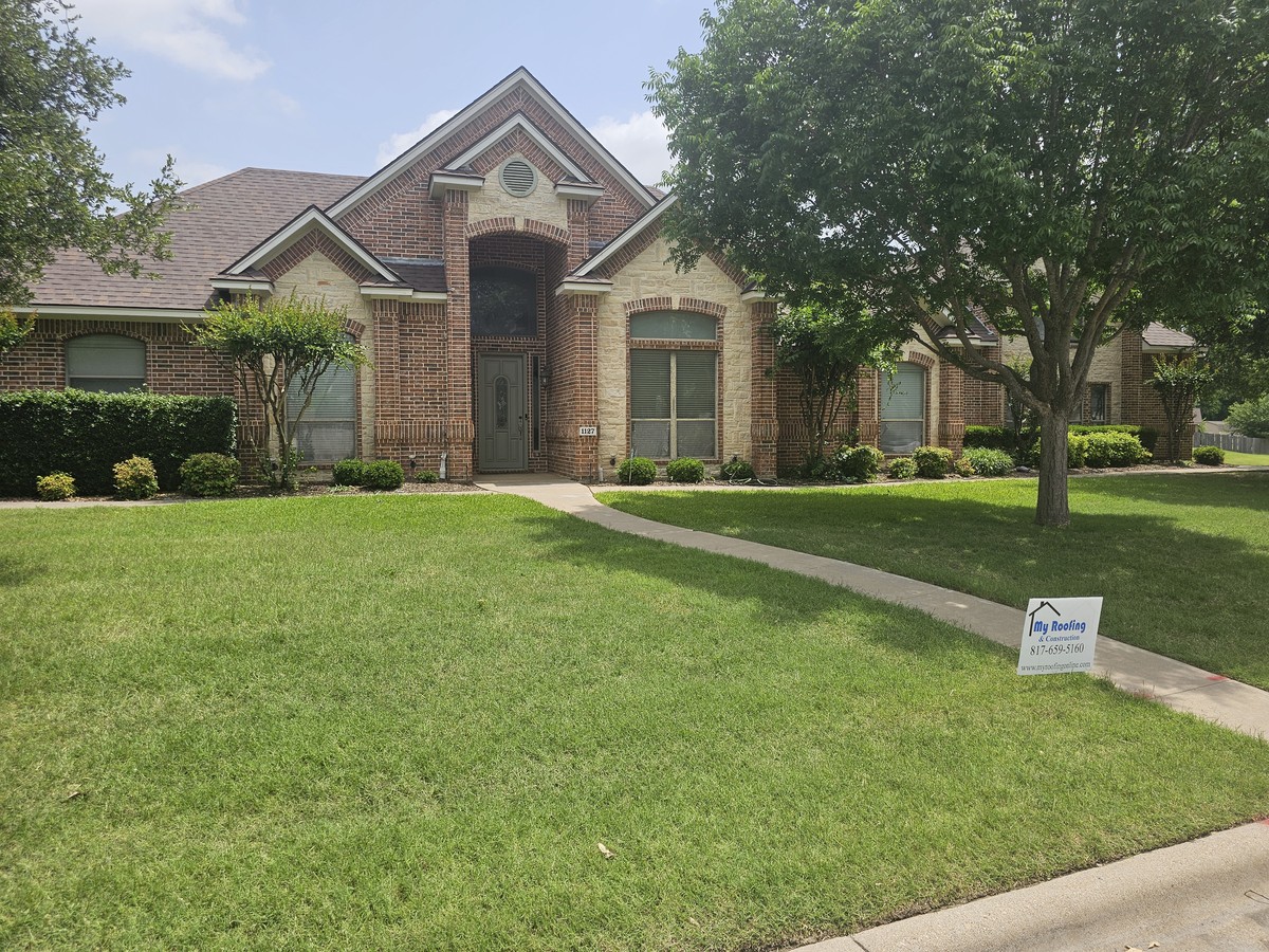 Beautiful home with new roof and landscaping in Johnson County, TX
